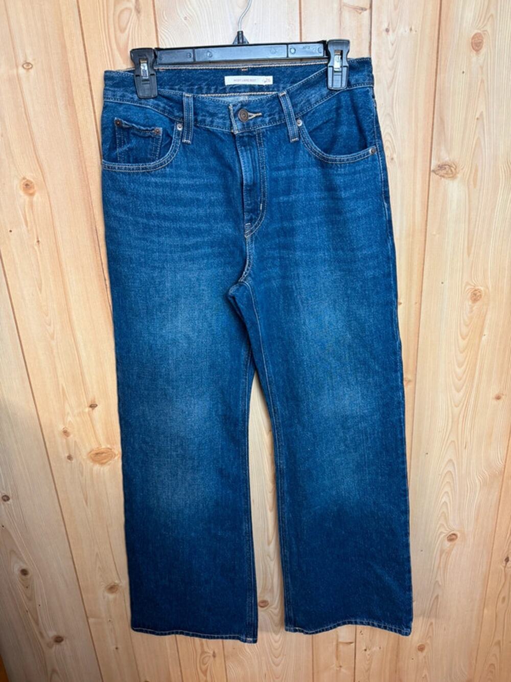 NWT Ladies Levi’s Middy Loose Boot Cut Jeans - W26